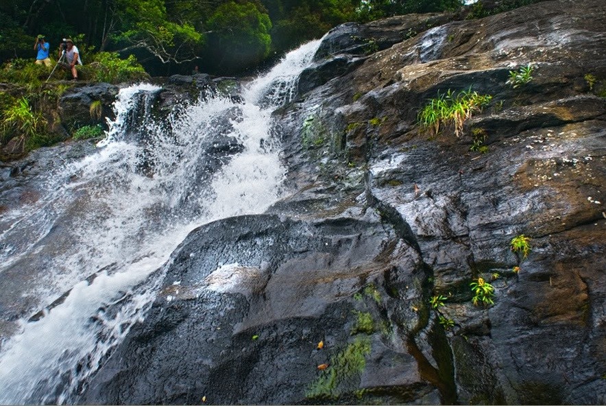Do Quyen waterfall - Bach Ma park